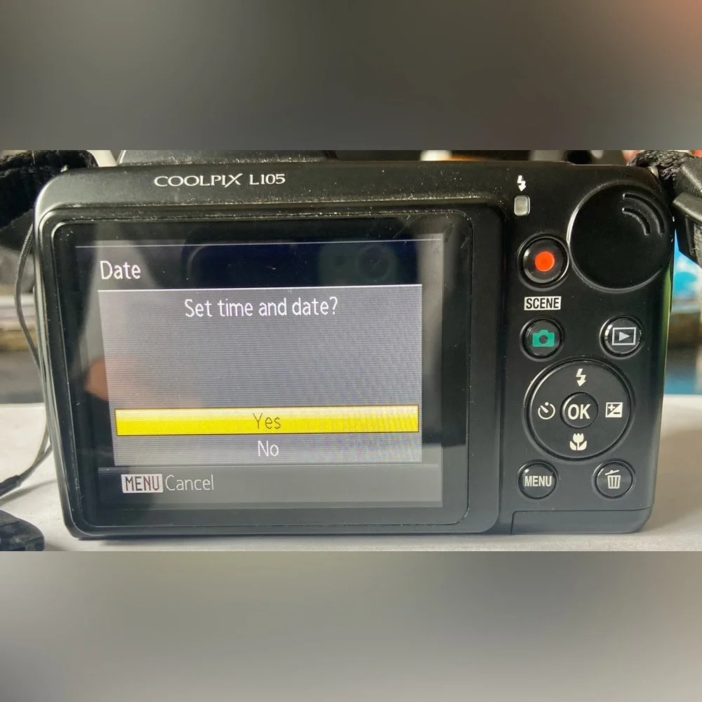 Nikon Coolpix L105 Digital Camera Black - Tested & Working